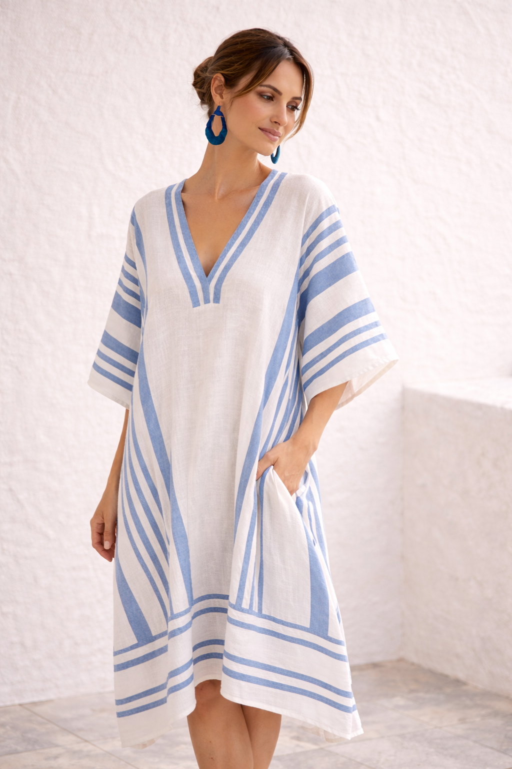 Kyra | Vestido elegante azul y blanco con escote en V