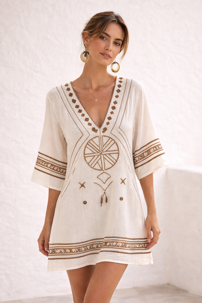 Danique | Vestido de playa elegante en blanco y dorado.