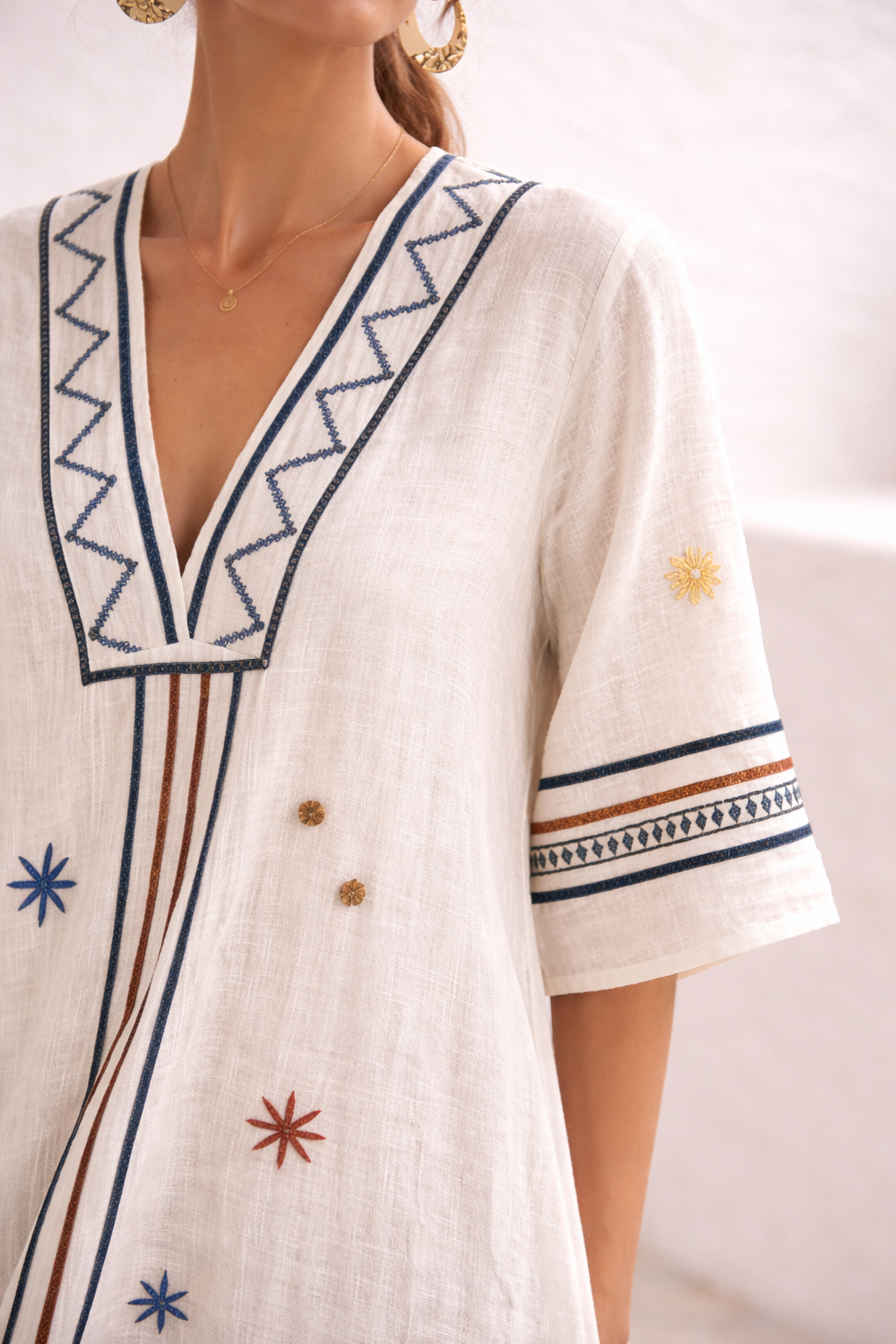 Naomi | Vestido de playa elegante azul con detalle dorado
