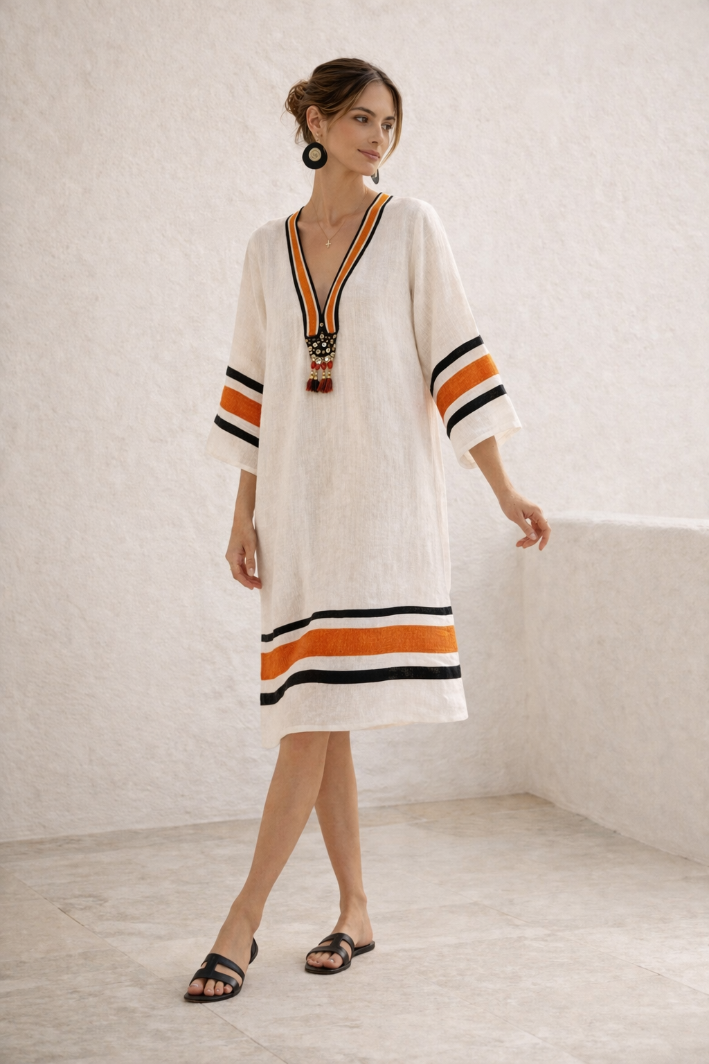 Amber | Vestido estampado negro y naranja con escote en V